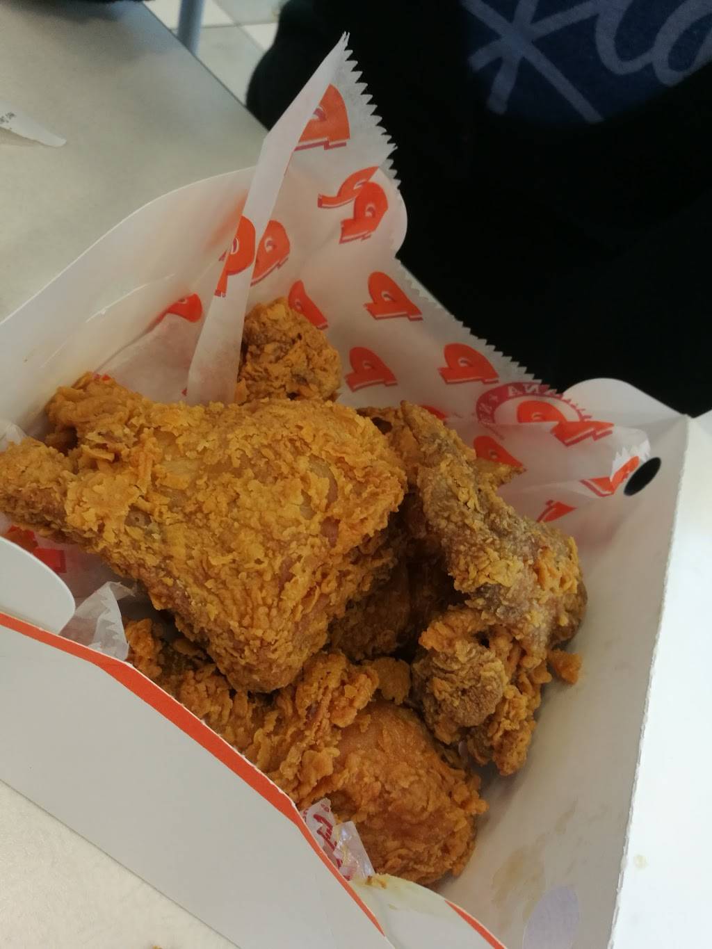 Popeyes Louisiana Kitchen | restaurant | Philadelphia Intl Airport - 8800 Essington Ave Terminal C, Space C12A, Philadelphia, PA 19153, USA | 2154921142 OR +1 215-492-1142