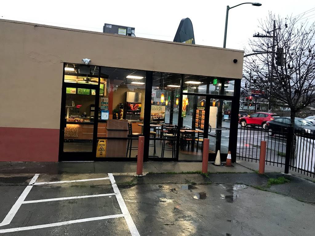 Subway Restaurants | restaurant | 6341 Shattuck Ave, Oakland, CA 94609, USA | 5105971910 OR +1 510-597-1910