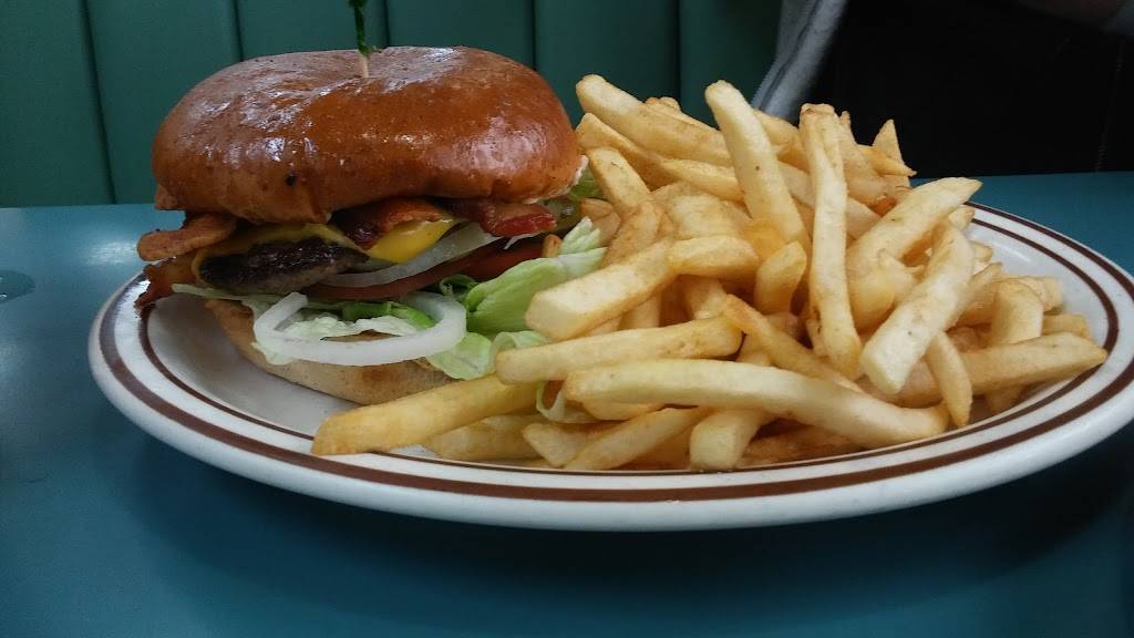 Little Joes Coney Island | restaurant | 13564 E 9 Mile Rd, Warren, MI 48089, USA | 5867728890 OR +1 586-772-8890