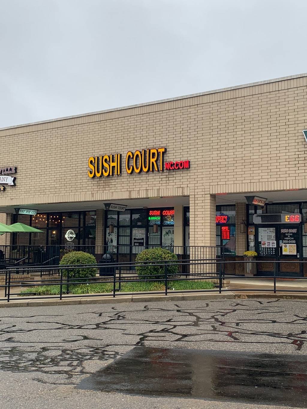 Sushi Court | restaurant | 251 Westwood Shopping Center, Fayetteville, NC 28314, USA | 9108688468 OR +1 910-868-8468