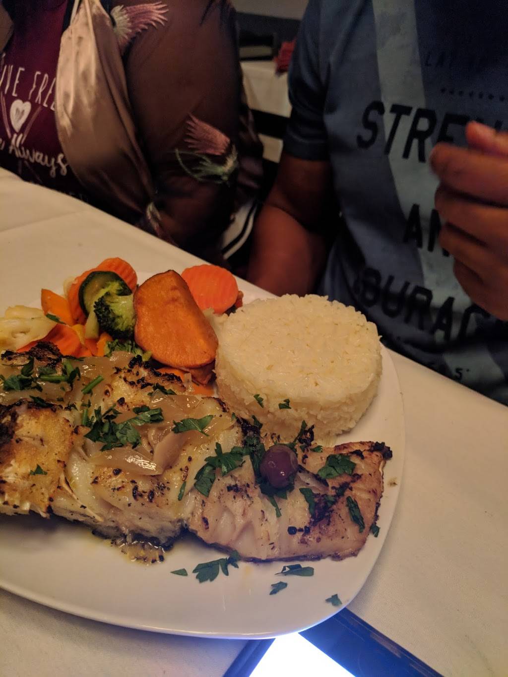 Cantinho Bar & Grill | restaurant | 82 Pawtucket Ave, Pawtucket, RI 02860, USA | 4017284700 OR +1 401-728-4700