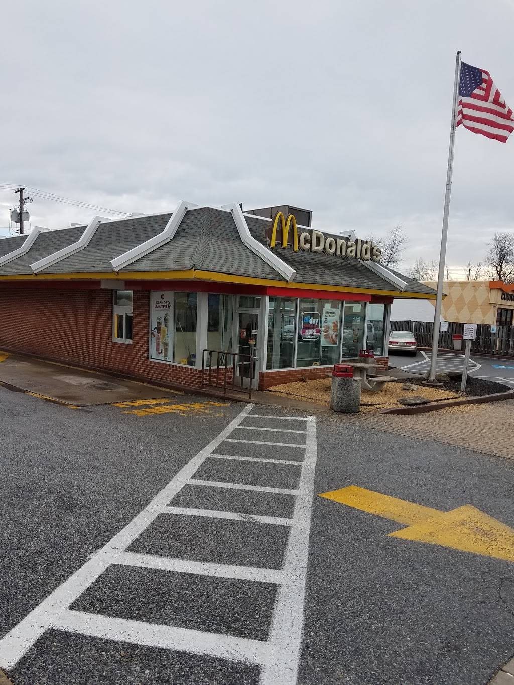 McDonalds | cafe | 3920 Falls Rd, Baltimore, MD 21211, USA | 4108892416 OR +1 410-889-2416