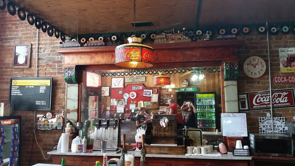 Soda Pop Junction | restaurant | 141 Mill St, Lynnville, TN 38472, USA | 9315270007 OR +1 931-527-0007