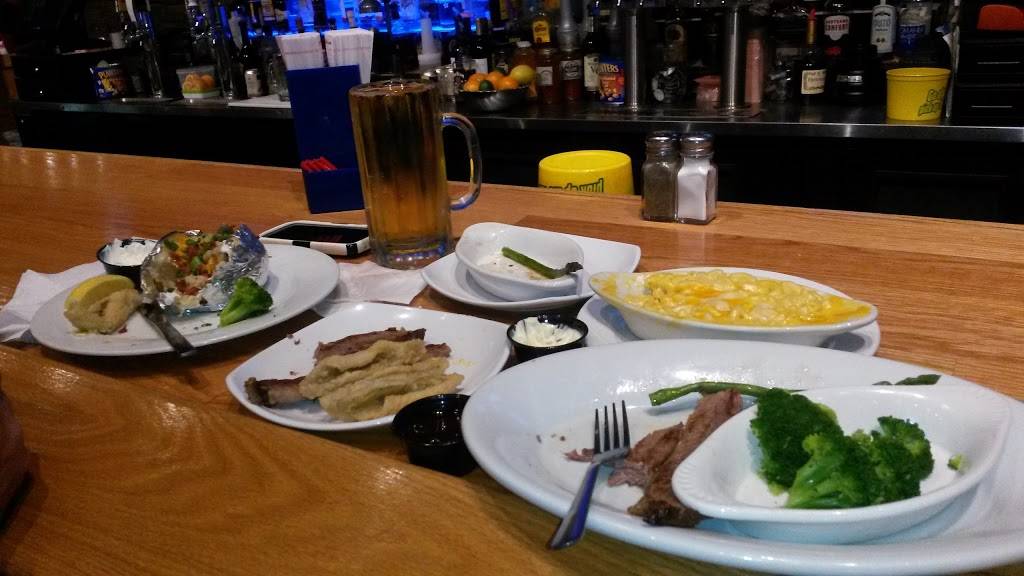 Ts Rockin Roadhouse | restaurant | 8826 Gratiot Ave, Columbus, MI 48063, USA | 5867272728 OR +1 586-727-2728