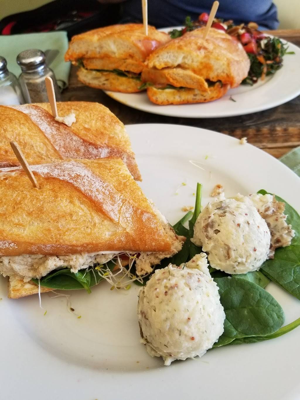 Two Mammas Vegan Kitchen | restaurant | 3700 E 12th St, Oakland, CA 94601, USA | 5106060596 OR +1 510-606-0596