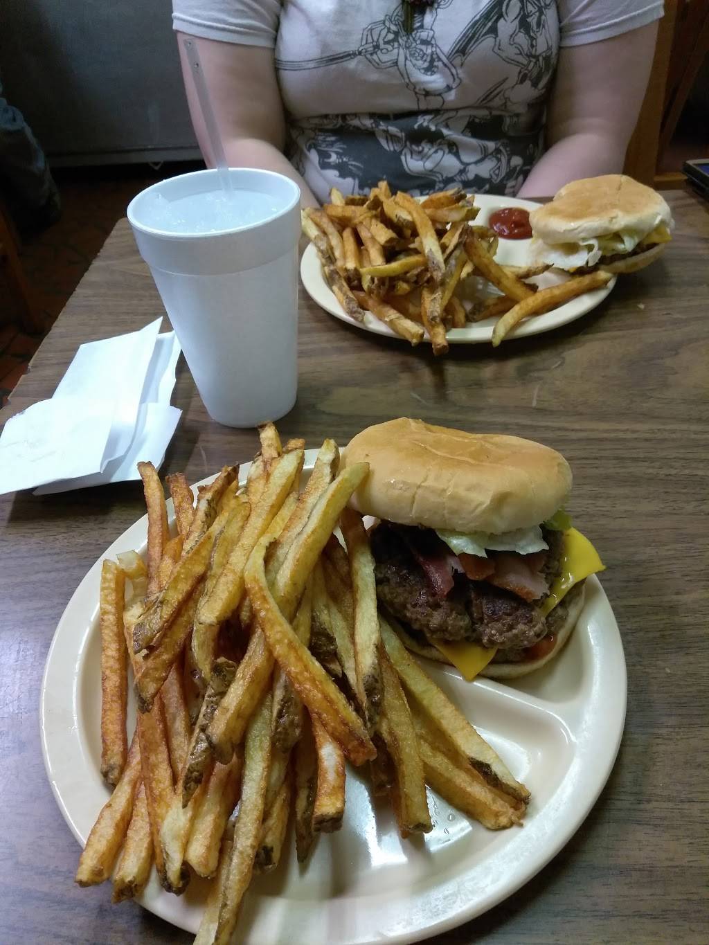 Sambos 903 Drive In | restaurant | 1445 Flat Creek Rd, Lancaster, SC 29720, USA | 8032856113 OR +1 803-285-6113