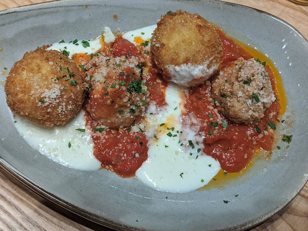 Mtuccis Twenty-Five | restaurant | 4939 Pan American Fwy, Albuquerque, NM 87109, USA | 5055542660 OR +1 505-554-2660