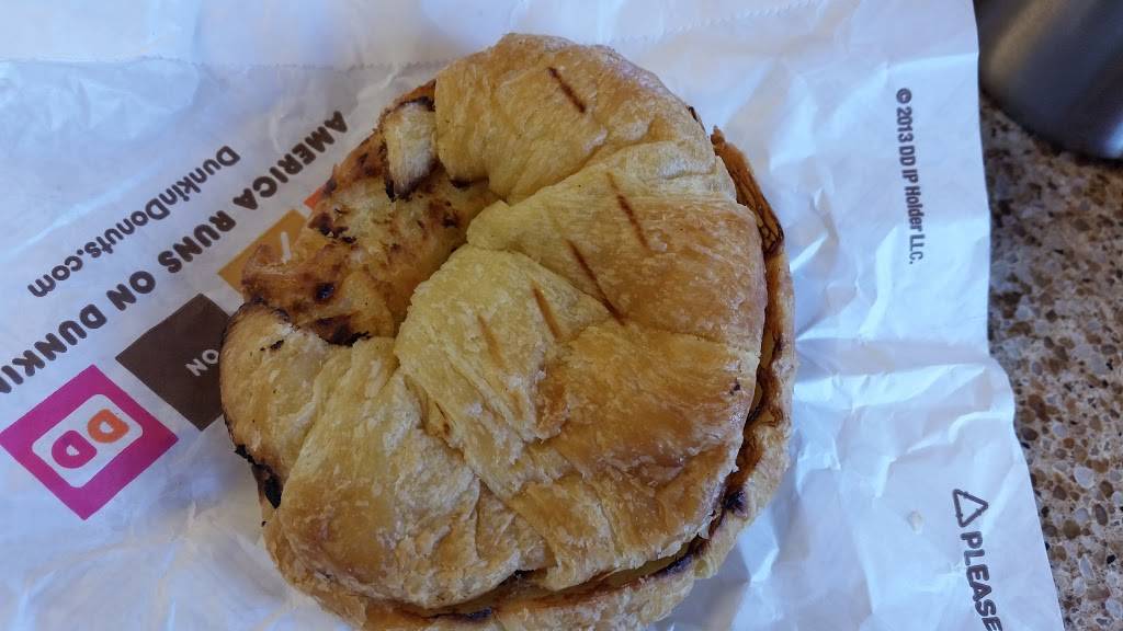 Dunkin | bakery | 134 N Mill St, New Castle, PA 16101, USA | 7246522979 OR +1 724-652-2979