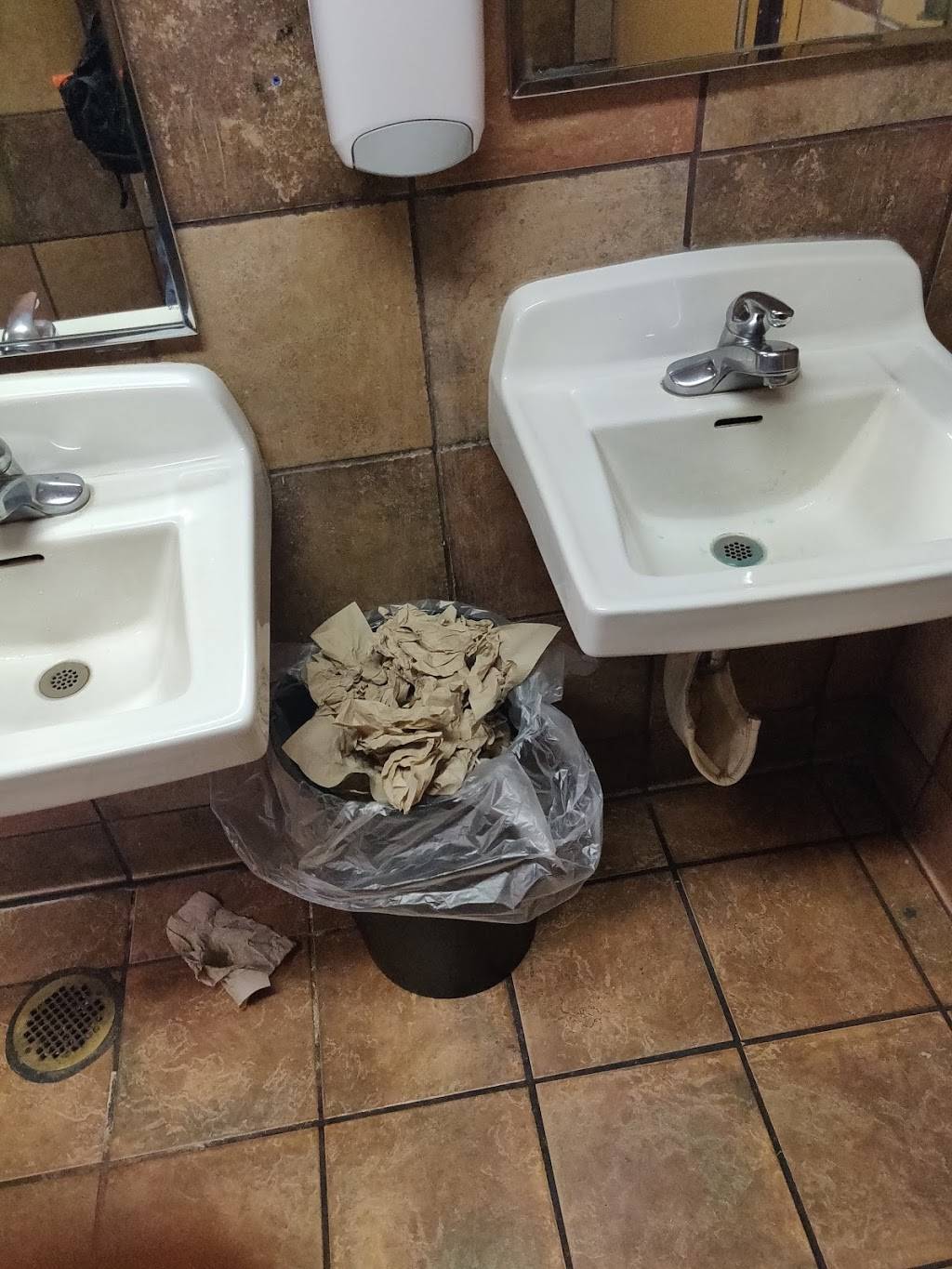 KFC | restaurant | 369 Bracket Way, Blairsville, GA 30512, USA | 7067451618 OR +1 706-745-1618