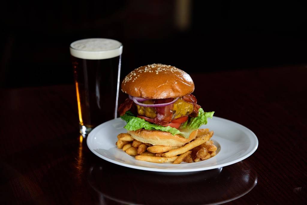 The Vineyard Restaurant and Bar | restaurant | 605 S I St, Madera, CA 93637, USA | 5596740923 OR +1 559-674-0923