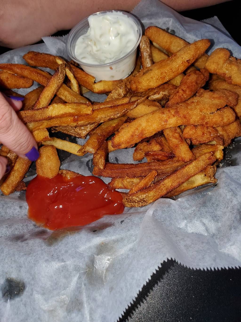 Bronsons Landing | restaurant | 366 Lake St, St Albans City, VT 05478, USA | 8025824524 OR +1 802-582-4524