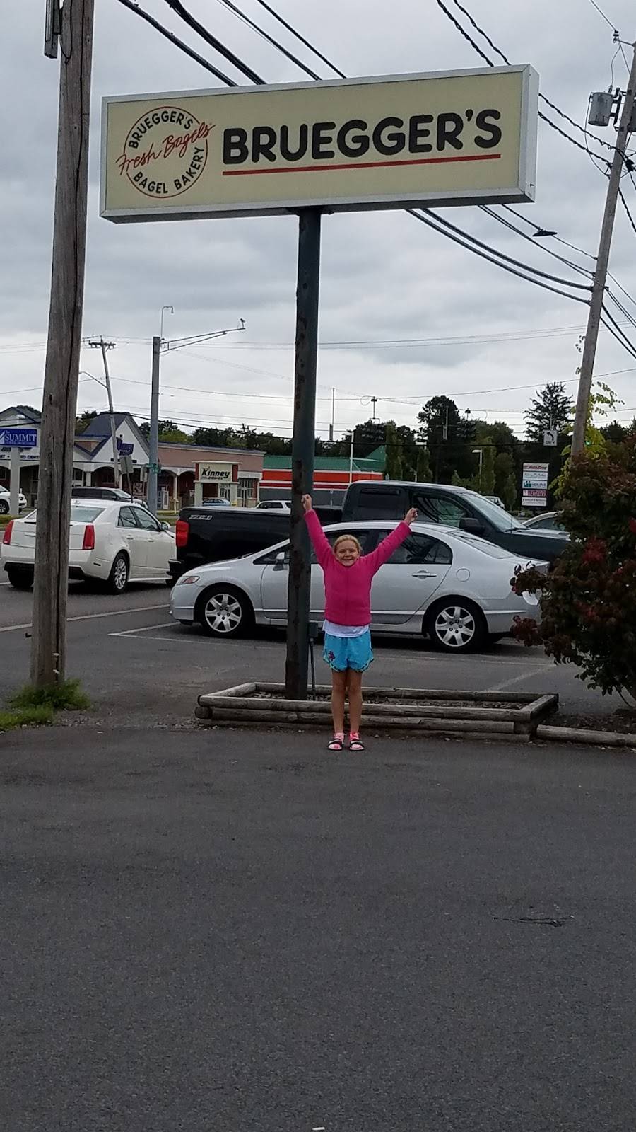 Brueggers Bagels | bakery | 5198 W Taft Rd, Syracuse, NY 13212, USA | 3153960371 OR +1 315-396-0371