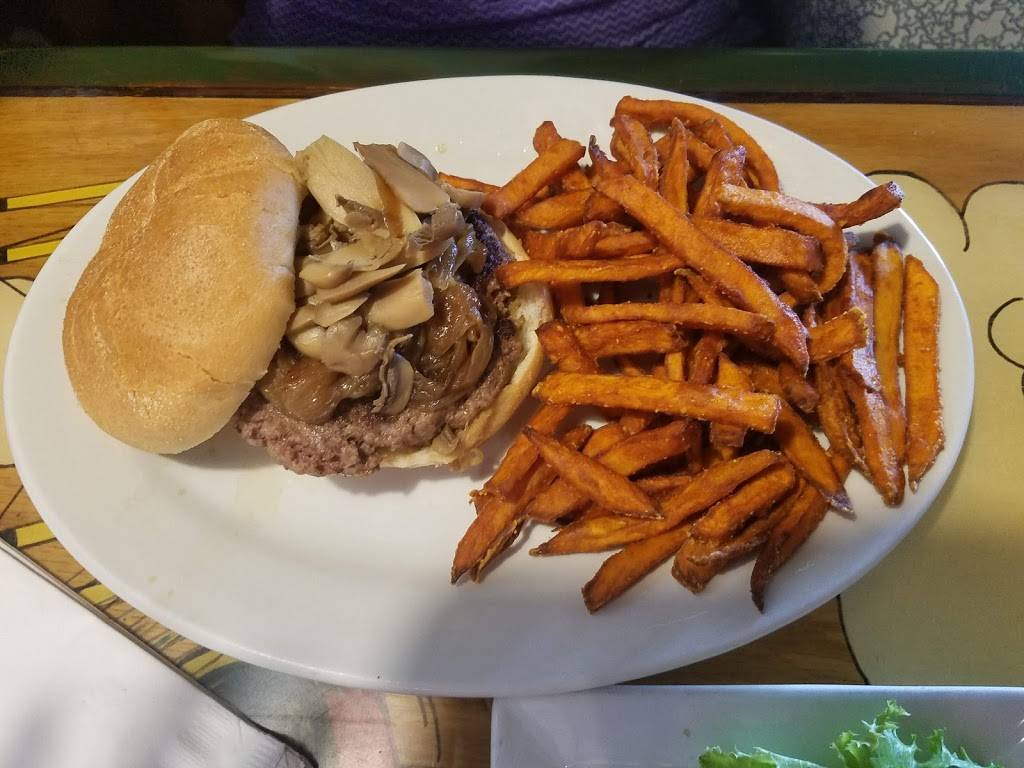 Lindburgers | restaurant | 9834 Glades Rd, Boca Raton, FL 33434, USA | 5612185557 OR +1 561-218-5557