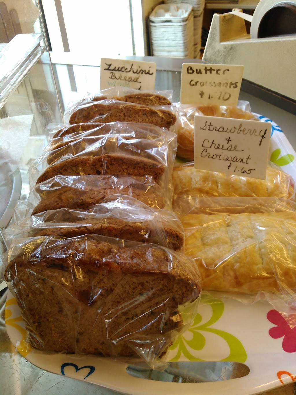 Sandys Coffee Corner | restaurant | 12 Monponsett St, Hanson, MA 02341, USA | 7812939824 OR +1 781-293-9824