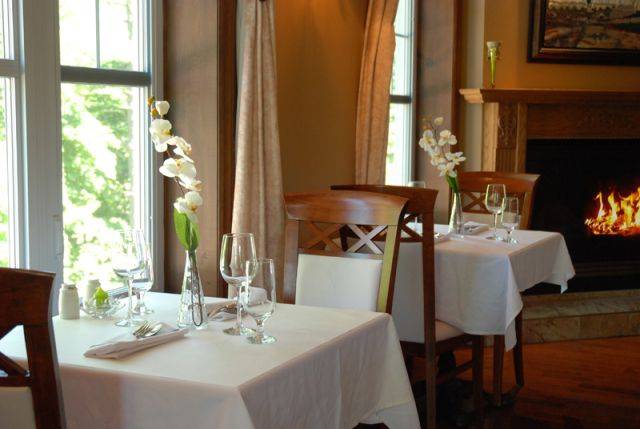 LAccalmie | restaurant | 25 Chemin des Îles-Yale, Saint-Eustache, QC J7P 5M6, Canada | 4504720263 OR +1 450-472-0263