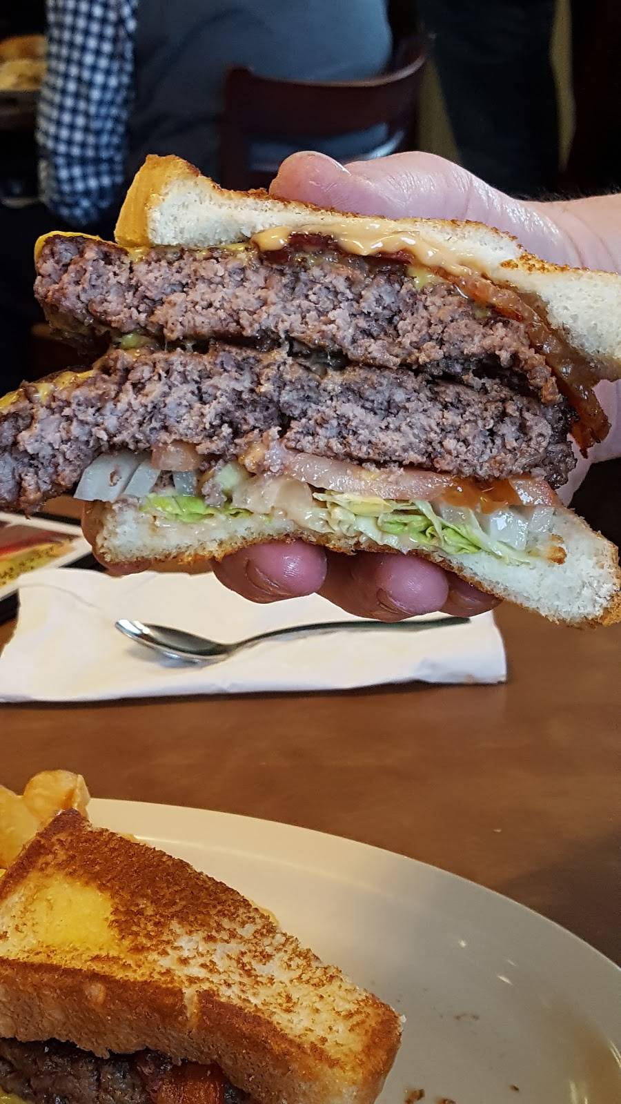 Crossed-Eyed Cricket | restaurant | 2101 W Pennsylvania St, Evansville, IN 47712, USA | 8124226464 OR +1 812-422-6464