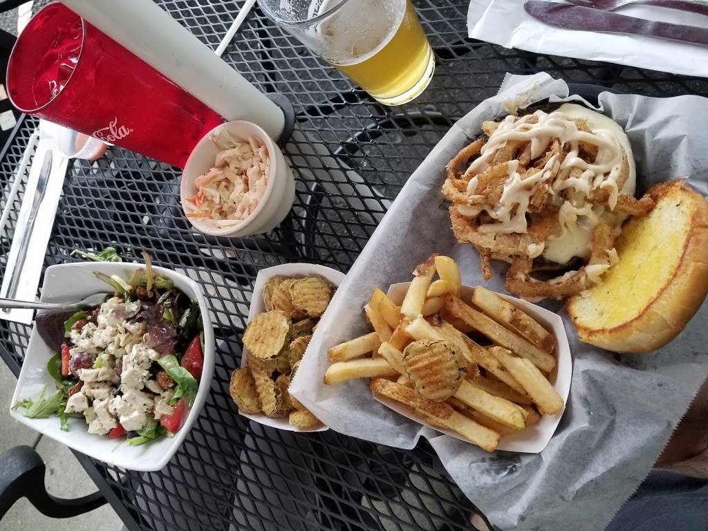 Swaney Swifts on the Square | restaurant | 118 N Water Ave, Gallatin, TN 37066, USA | 6156754366 OR +1 615-675-4366