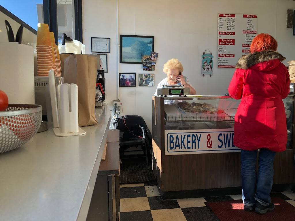 New York Bagel & Bialy Corporation | restaurant | 3556 1/2 Dempster Street, Skokie, IL 60076, USA | 8476739388 OR +1 847-673-9388
