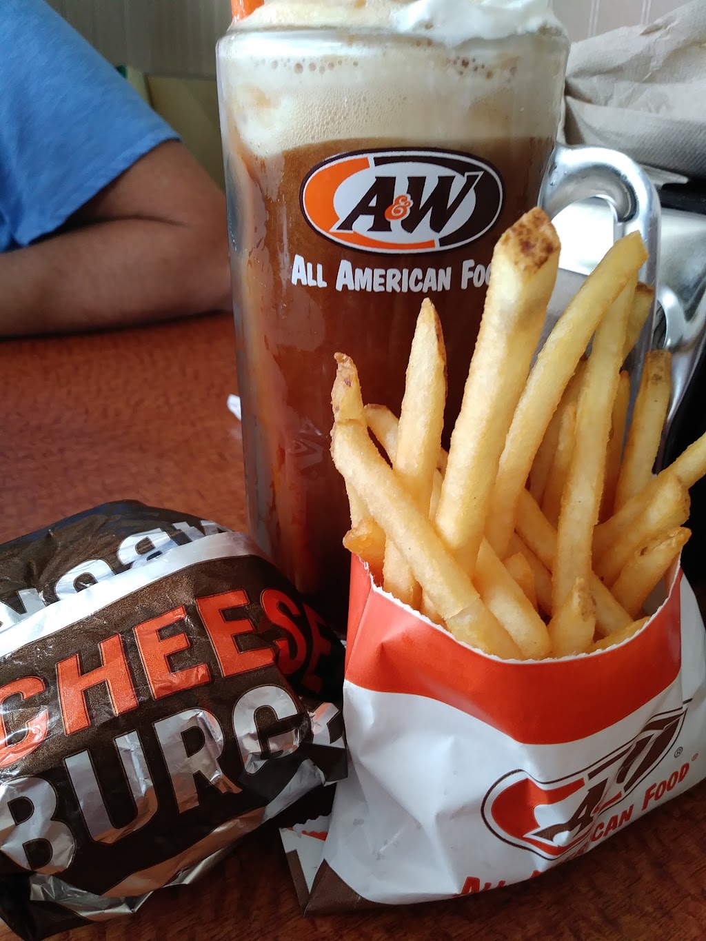 A&W Restaurant | restaurant | 1421 East St, Iola, KS 66749, USA | 6203653011 OR +1 620-365-3011