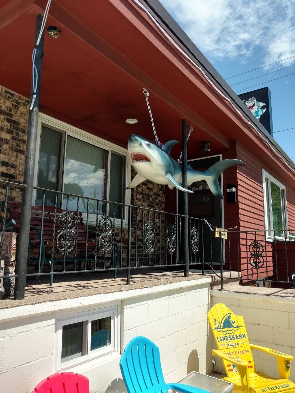 Sunset Sharkys Pub & Grub | restaurant | 12 S Shore Dr, Clear Lake, IA 50428, USA | 6413574275 OR +1 641-357-4275