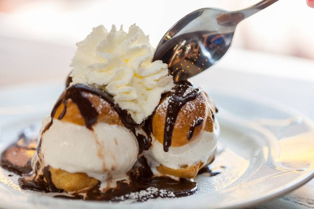 French Hound Brasserie | restaurant | 19286 Promenade Dr, Leesburg, VA 20176, USA | 5713331881 OR +1 571-333-1881