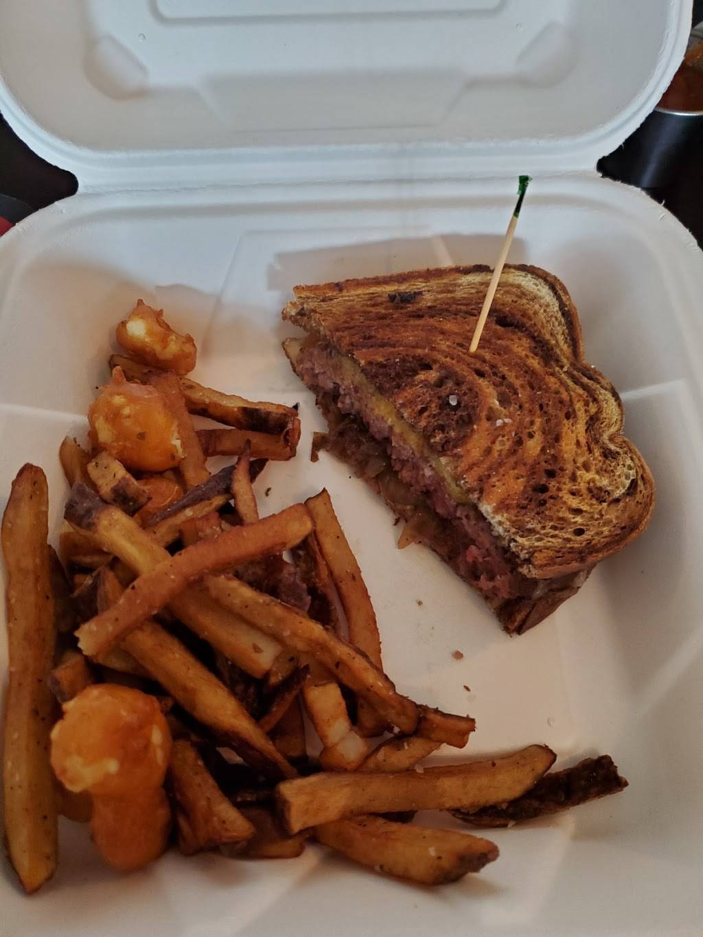 The Bulldog Uptown | restaurant | 2549 Lyndale Ave S, Minneapolis, MN 55403, USA | 6128728893 OR +1 612-872-8893