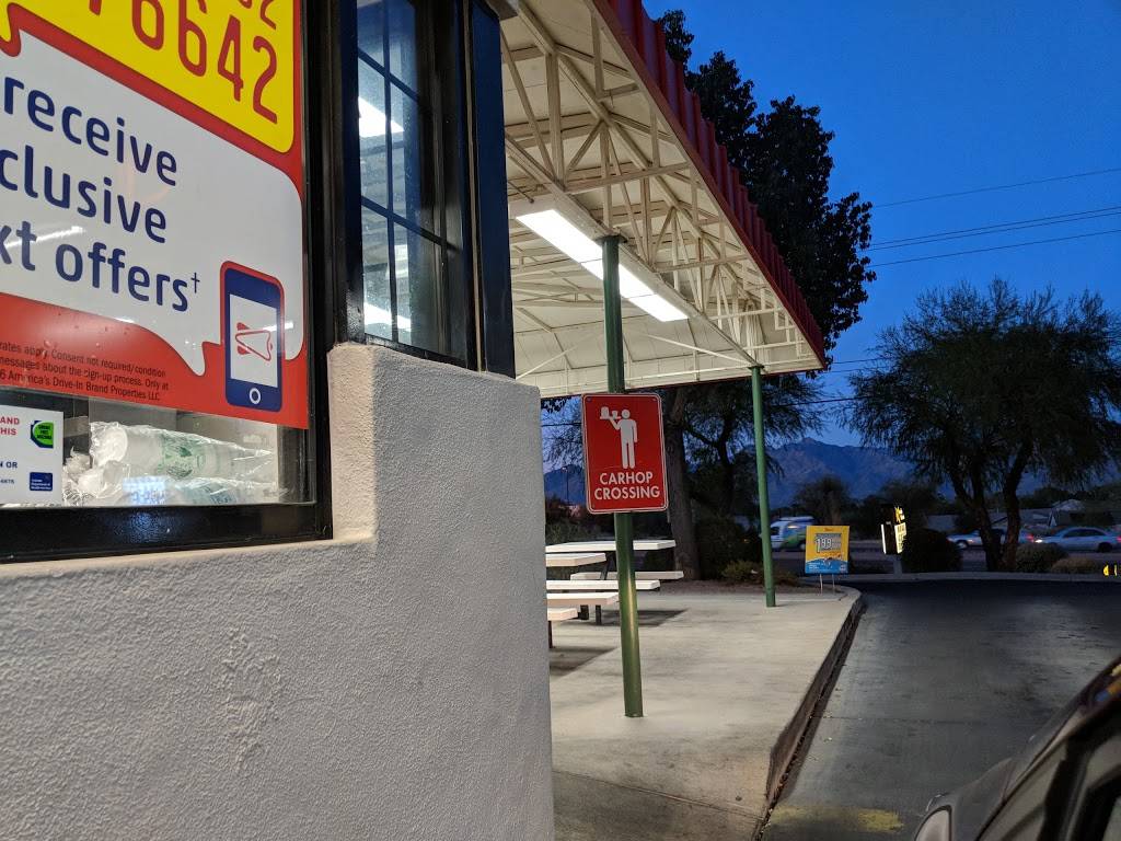 Sonic Drive-In | restaurant | 8000 E Golf Links Rd, Tucson, AZ 85730, USA | 5202966262 OR +1 520-296-6262