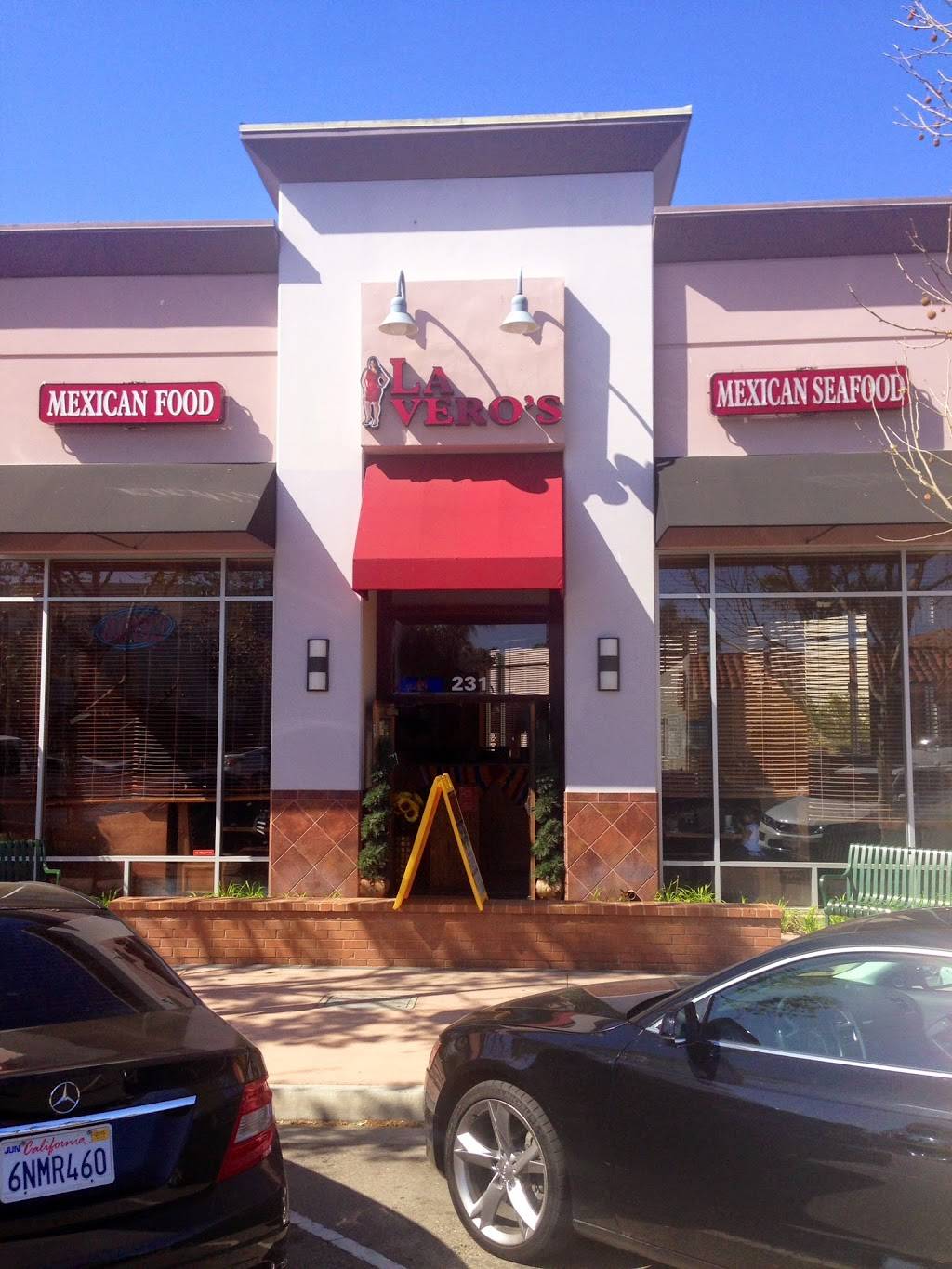 La Veros Mexican Seafood & Bar | restaurant | 231 W 5th St, Oxnard, CA 93030, USA | 8052407604 OR +1 805-240-7604