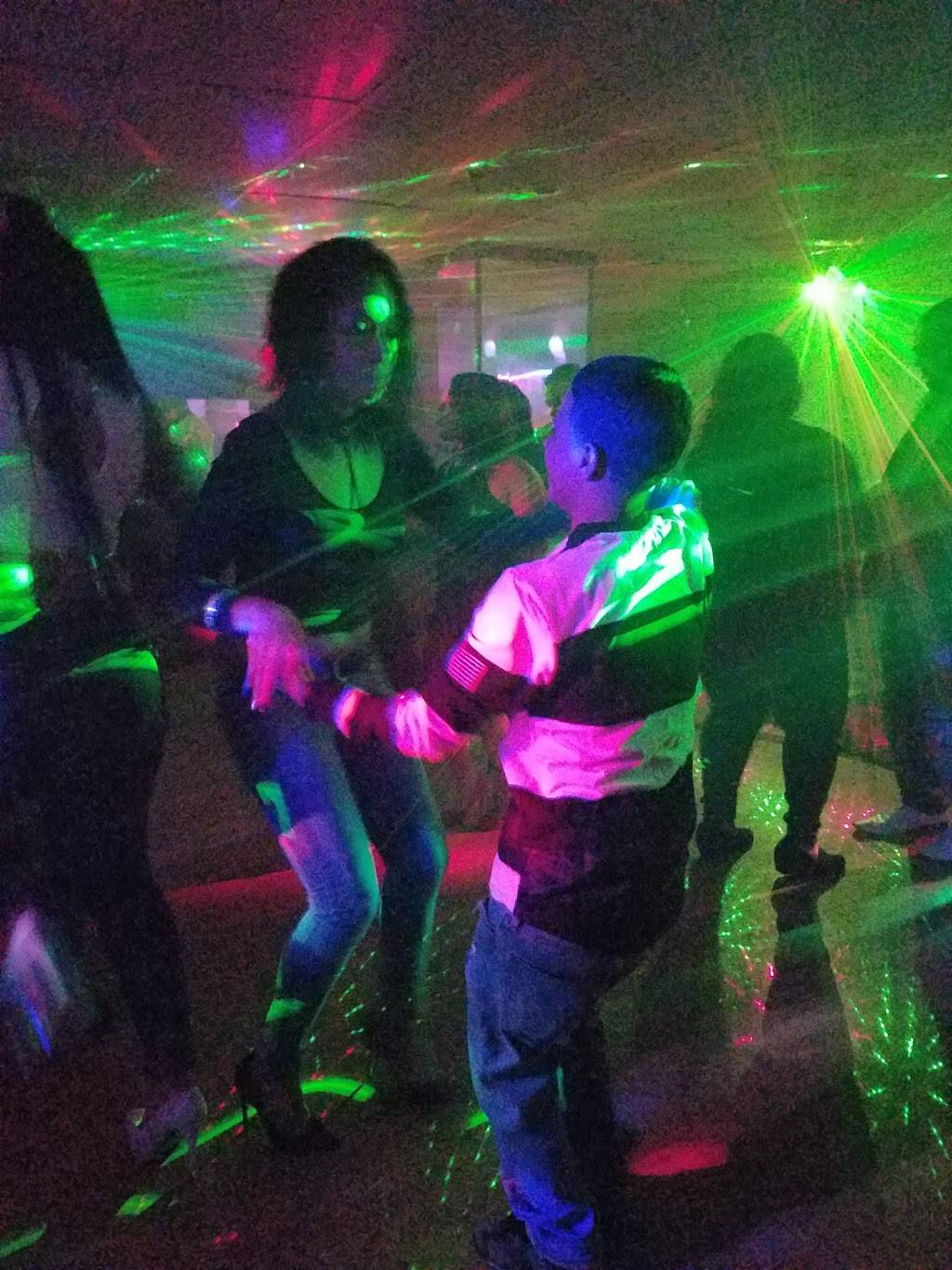 Beso Lounge & Restaurant | night club | 860 Main St, East Hartford, CT 06108, USA | 8007787226 OR +1 800-778-7226