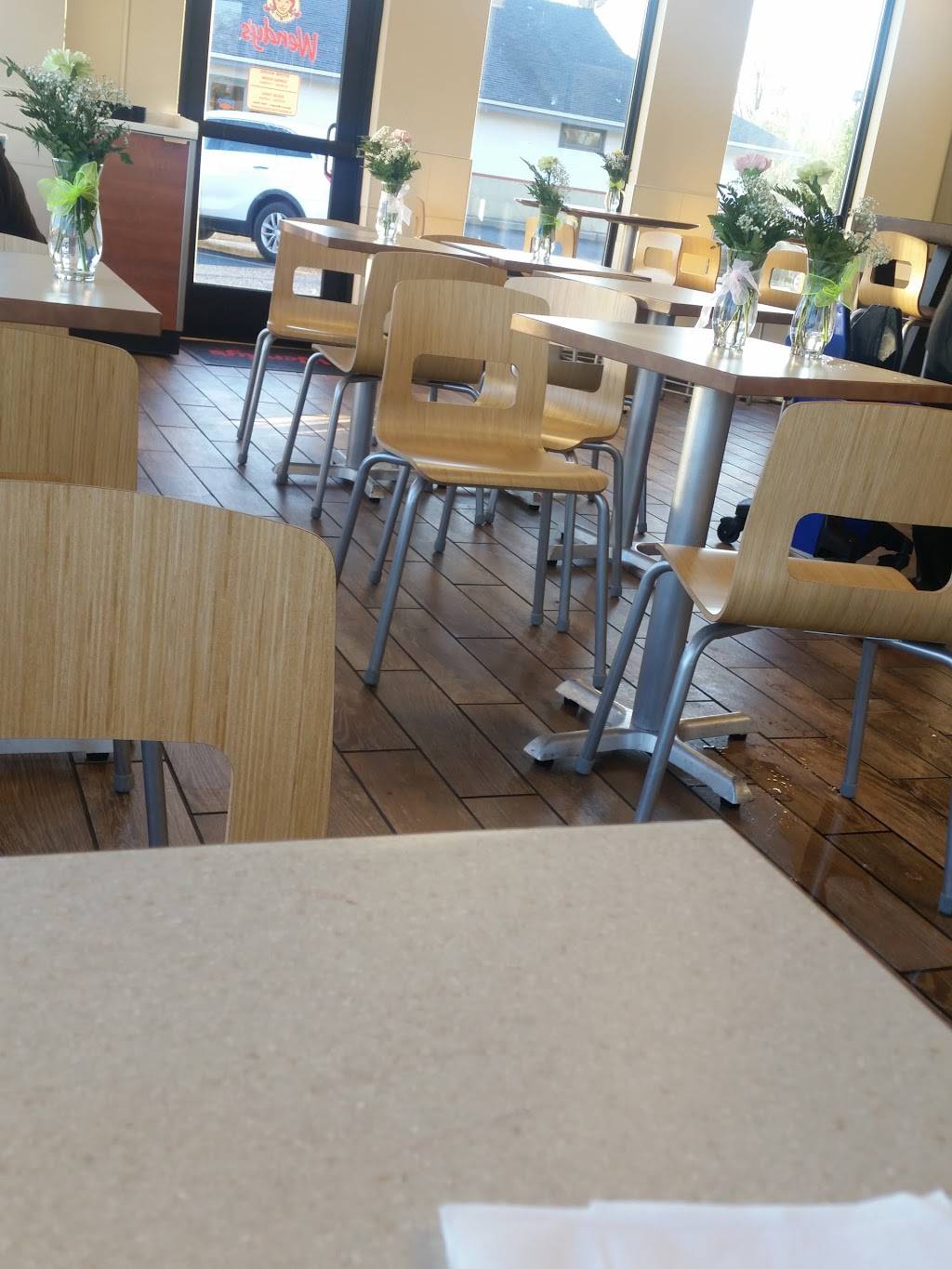 Wendys | restaurant | 624 S Memorial Dr, Greenville, NC 27834, USA | 2523642873 OR +1 252-364-2873