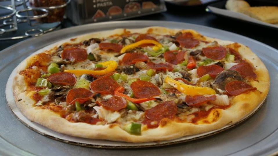 Donatis Pizza | restaurant | 205 Waukegan Rd, Lake Bluff, IL 60044, USA | 8477358900 OR +1 847-735-8900