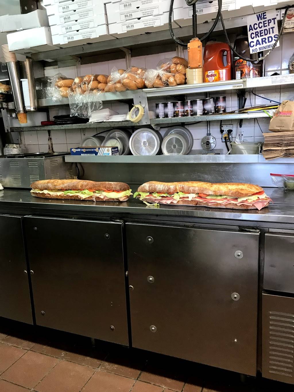 Tom & Pats Pizza | restaurant | 9 Prospect Ave, West Haven, CT 06516, USA | 2039325315 OR +1 203-932-5315