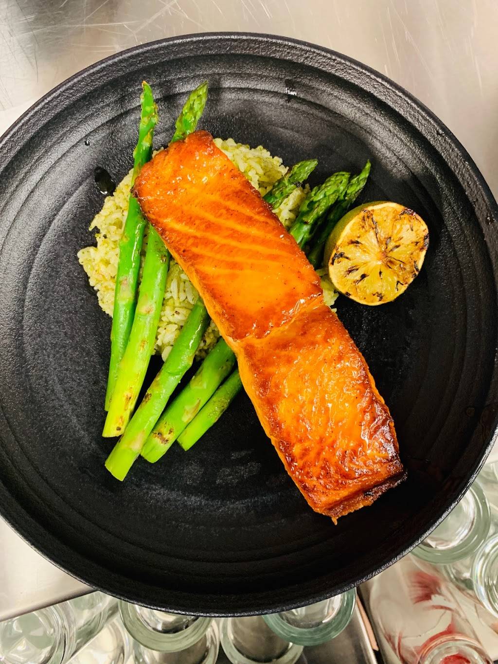 Mahoneys Texish Bar & Restaurant | restaurant | 24 Waterway Ave Suite 100, The Woodlands, TX 77380, USA | 8326635228 OR +1 832-663-5228