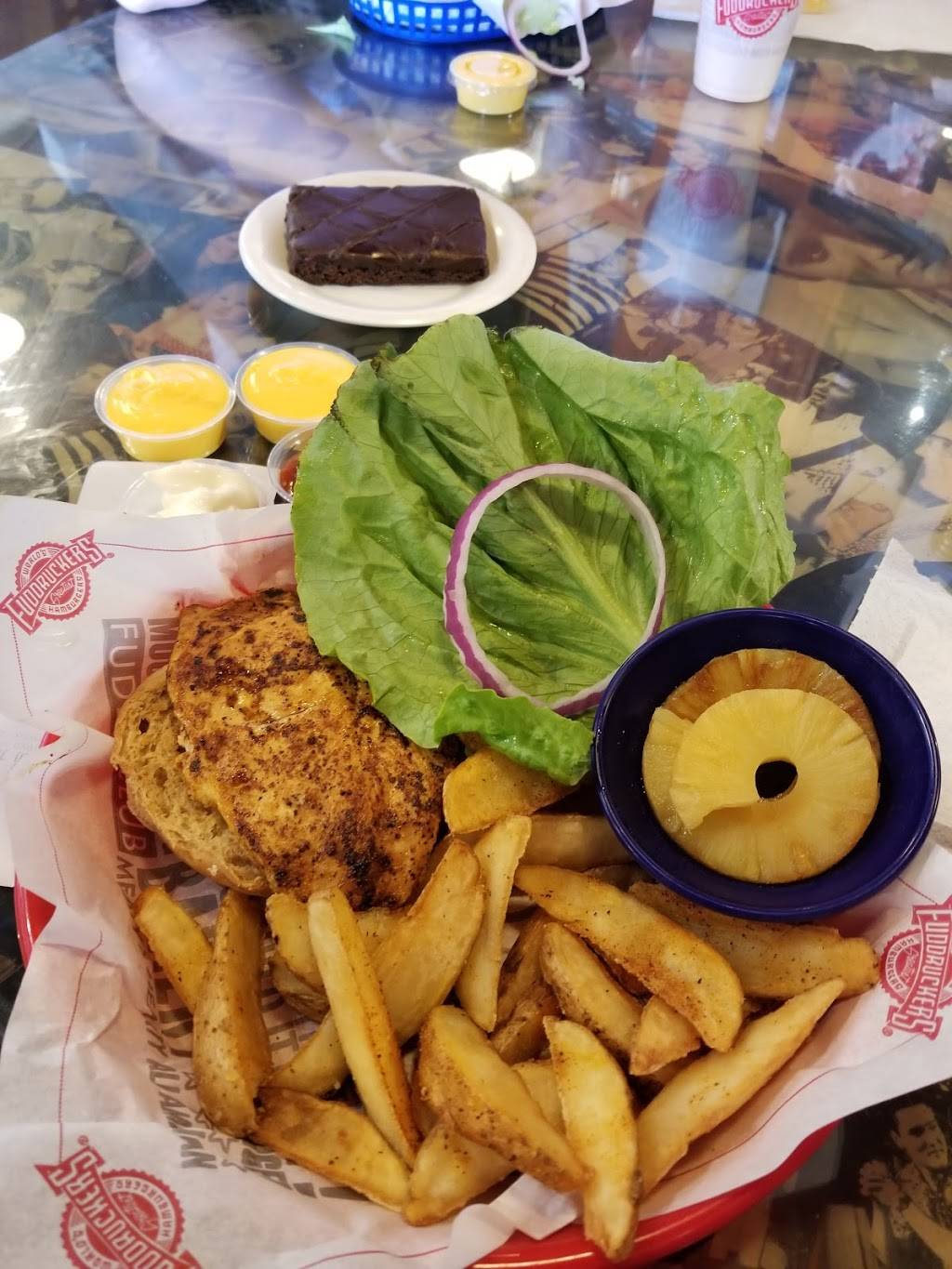 Fuddruckers | restaurant | 1732 S Loop 288 #130, Denton, TX 76205, USA | 9402431300 OR +1 940-243-1300