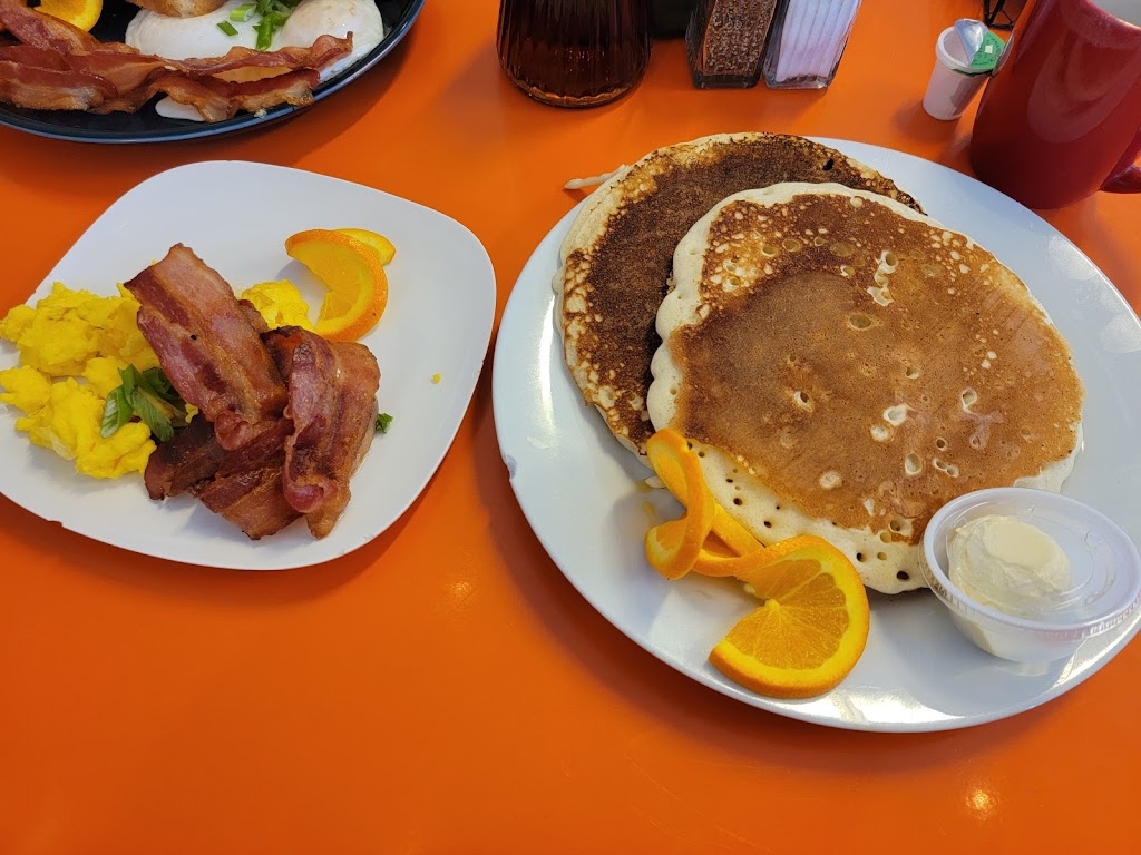 Berties White Mountain Cafe & Donuts | bakery | 1191 E Deuce of Clubs, Show Low, AZ 85901, USA | 9287536688 OR +1 928-753-6688