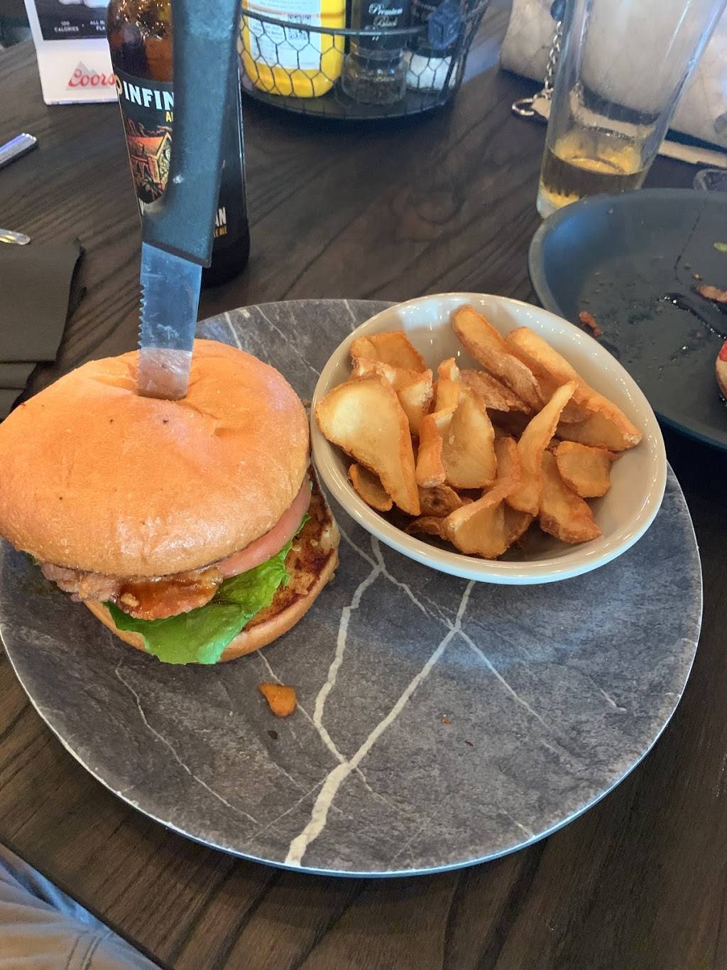 Black Sheep On Broadway | restaurant | 128 SW Broadway St #1139, Ocala, FL 34471, USA | 3526221207 OR +1 352-622-1207