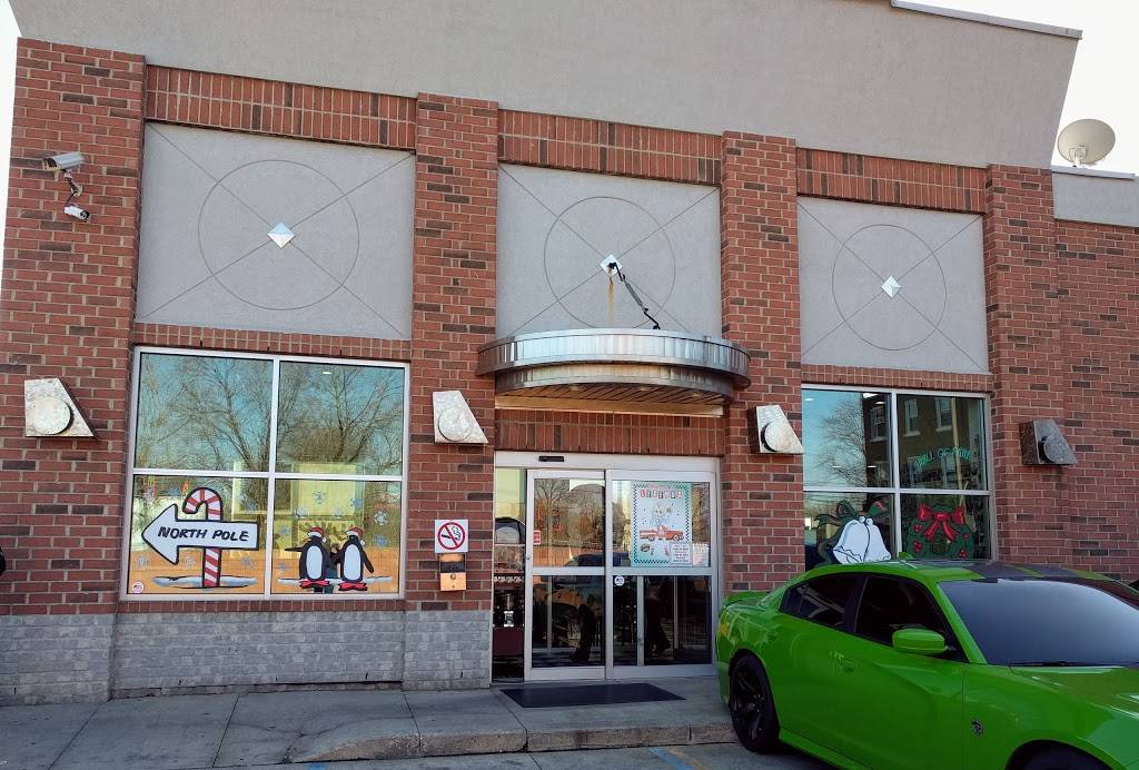 Legends Grill | restaurant | 11123 E Jefferson Ave, Detroit, MI 48214, USA | 3133314000 OR +1 313-331-4000