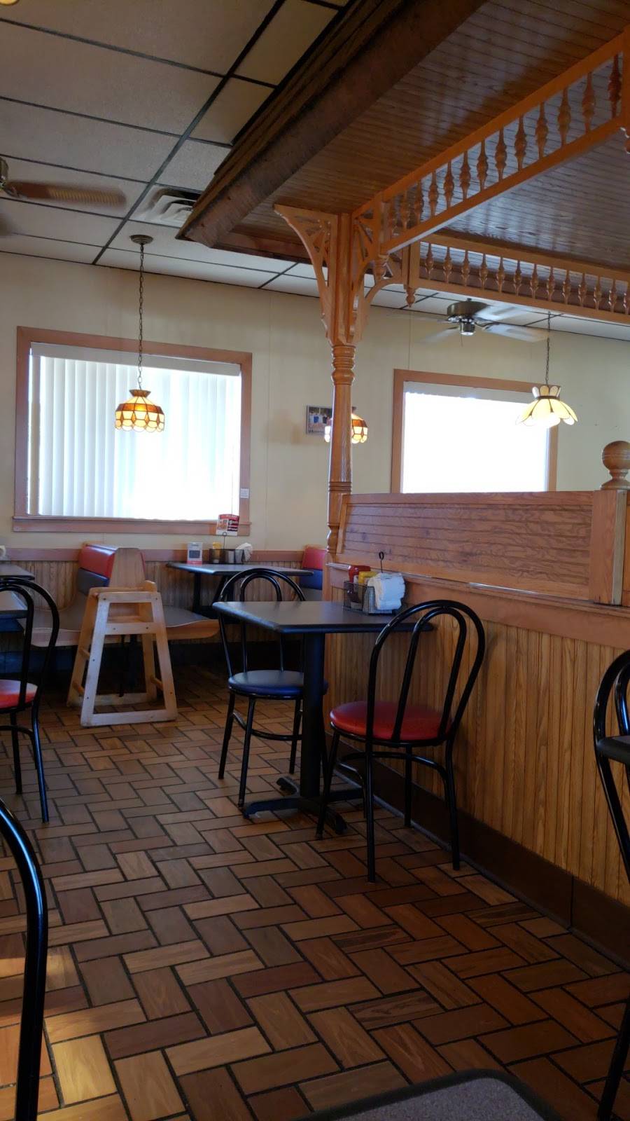 Dairy Queen | restaurant | 1225 S Main St, Lewistown, IL 61542, USA | 3095473800 OR +1 309-547-3800