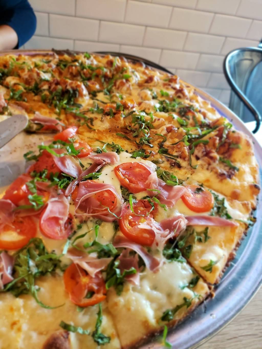 Pizza District | restaurant | 6919 SW 18th St #101, Boca Raton, FL 33433, USA | 5619614163 OR +1 561-961-4163