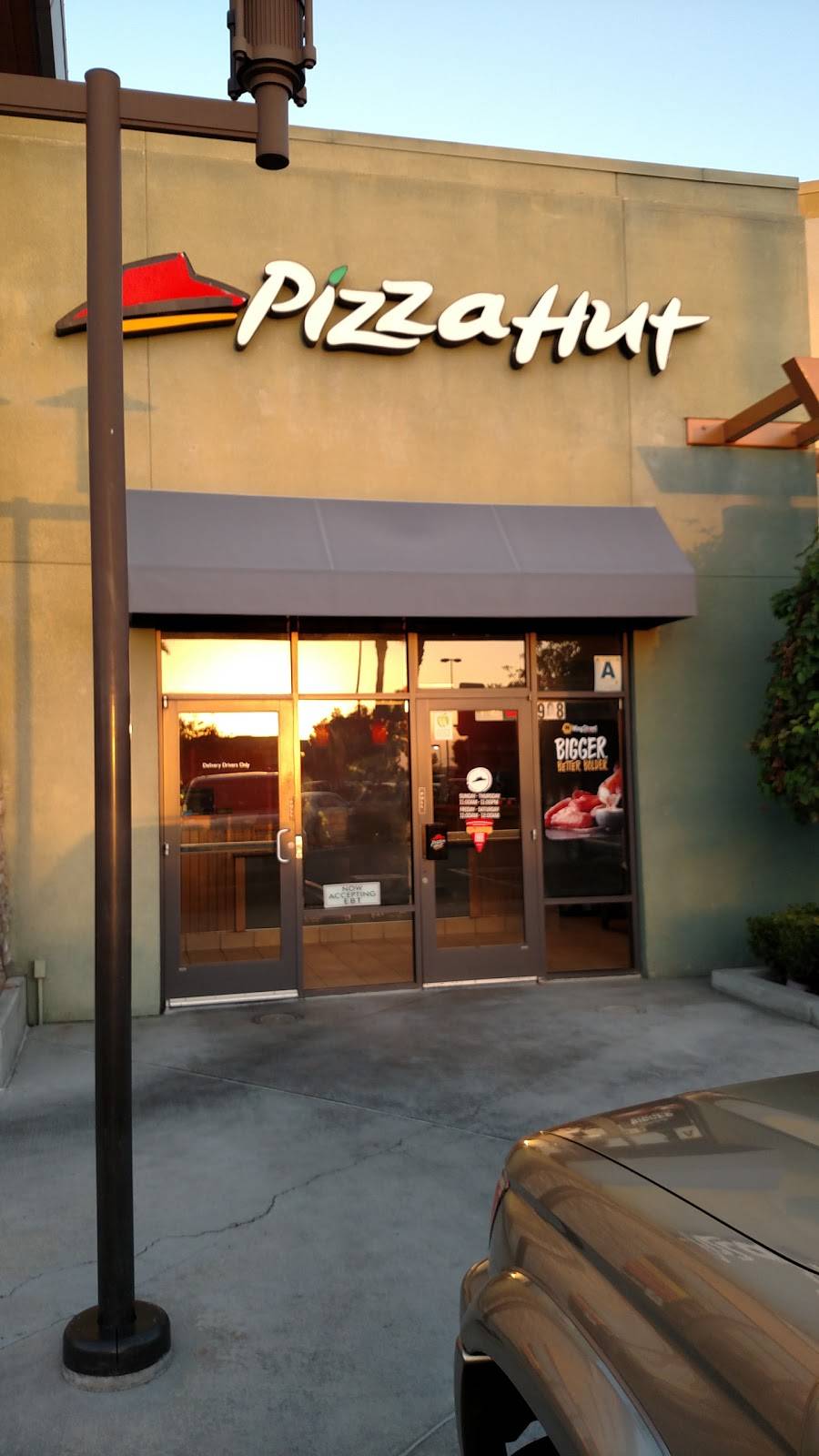Pizza Hut | restaurant | 1480 Eastlake Pkwy #908, Chula Vista, CA 91915, USA | 6193974400 OR +1 619-397-4400