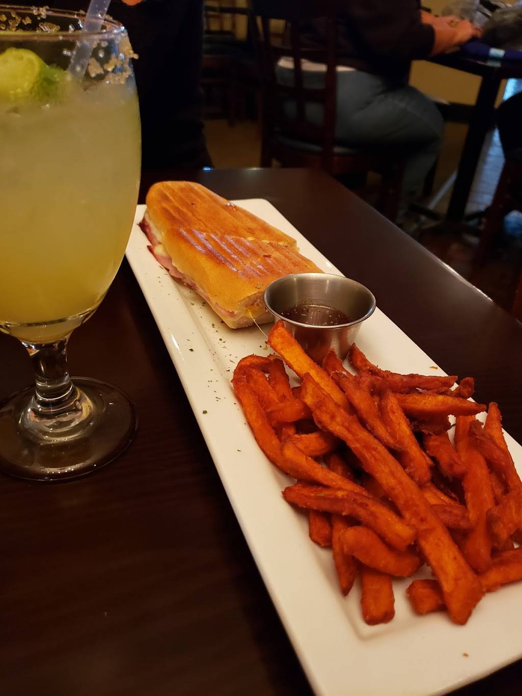 Habana Blues Tapas Restaurant | restaurant | 320 Pearl St, New Albany, IN 47150, USA | 8129449760 OR +1 812-944-9760