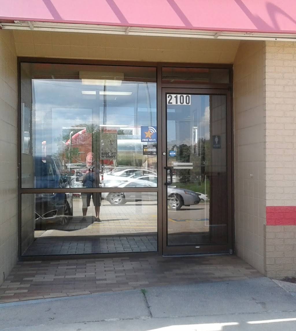 Hardees | restaurant | 2100 Twin Valley Dr, Dubuque, IA 52003, USA | 5635839404 OR +1 563-583-9404