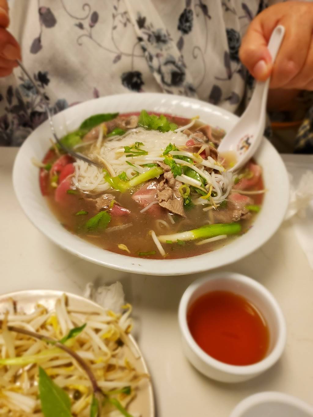 Pho con Bo | restaurant | 58 Beverly Hills Dr, North York, ON M3L 1A1, Canada | 4162495611 OR +1 416-249-5611