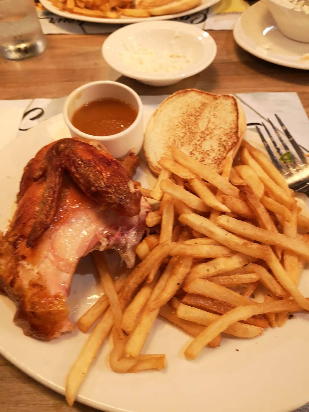 Rôtisserie St-Hubert | restaurant | 181 Rue Principale, Gatineau, QC J9H 6A6, Canada | 8196859119 OR +1 819-685-9119