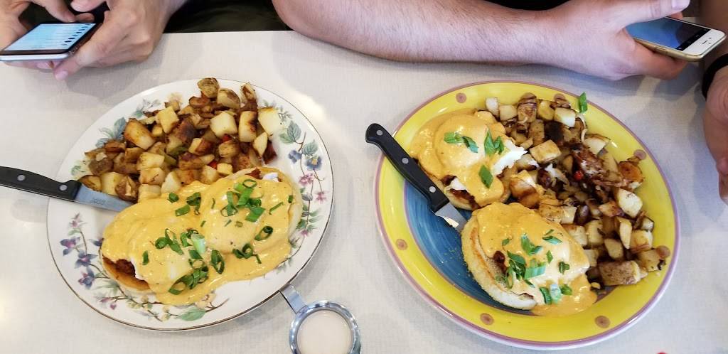 Cathys Delicatessen | restaurant | 23120 Lyons Ave #24, Newhall, CA 91321, USA | 6612882217 OR +1 661-288-2217