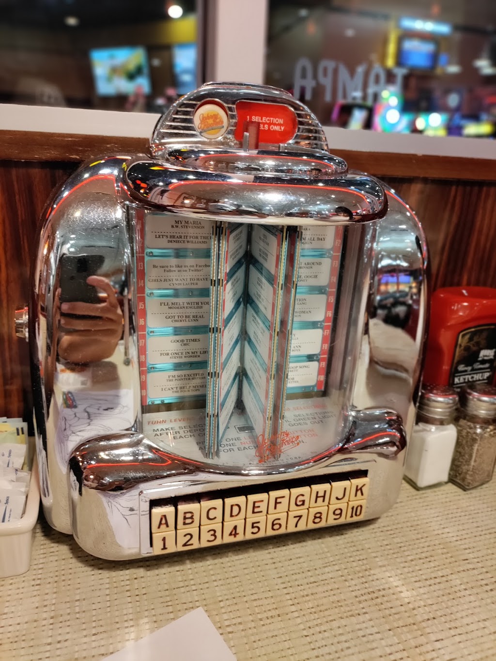 Johnny Rockets | restaurant | 555 W Middle Verde Rd, Camp Verde, AZ 86322, USA | 9285675158 OR +1 928-567-5158