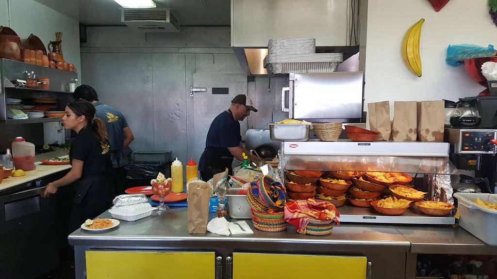 Restaurante El Michoacano | restaurant | 2015 N Main St, Salinas, CA 93906, USA | 8312726182 OR +1 831-272-6182