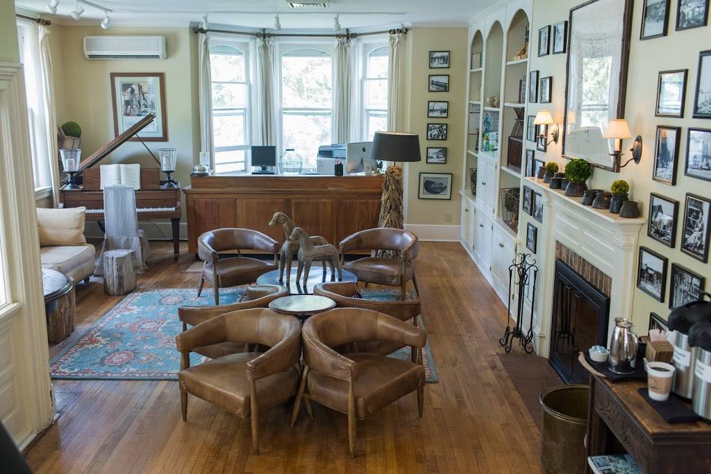 Whistling Swan Inn & Restaurant | restaurant | 4192 Main St, Fish Creek, WI 54212, USA | 9208683442 OR +1 920-868-3442