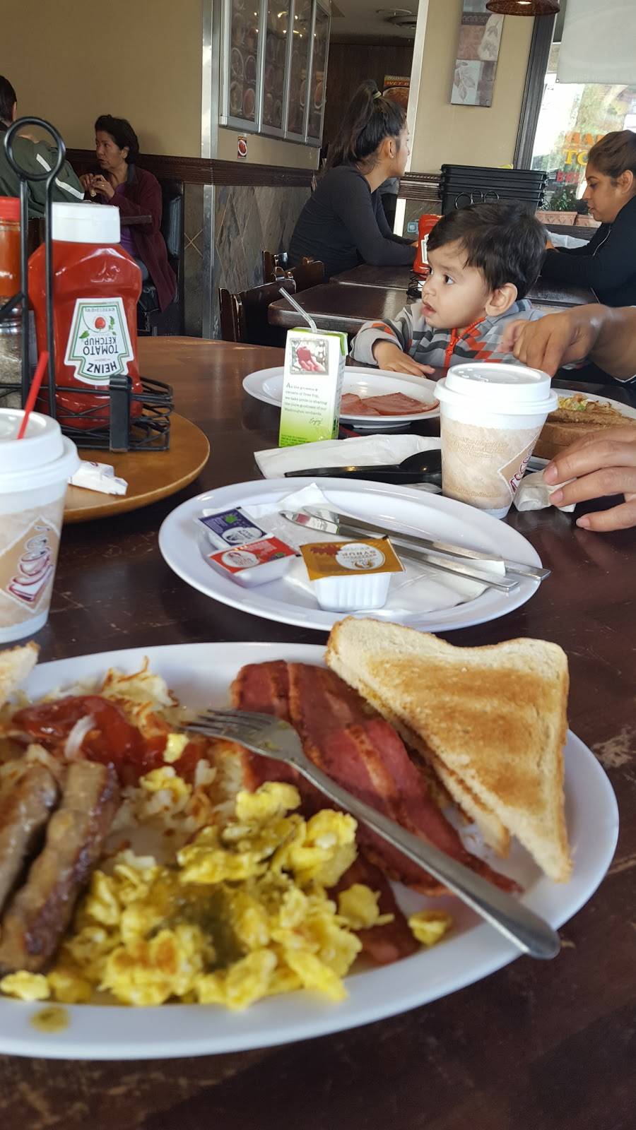 Happy Toms Restaurant | restaurant | 1807 Sunset Blvd, Los Angeles, CA 90026, USA | 2134837077 OR +1 213-483-7077