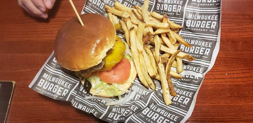 Milwaukee Burger Company | restaurant | 6421 S 27th St, Franklin, WI 53132, USA | 4143019938 OR +1 414-301-9938